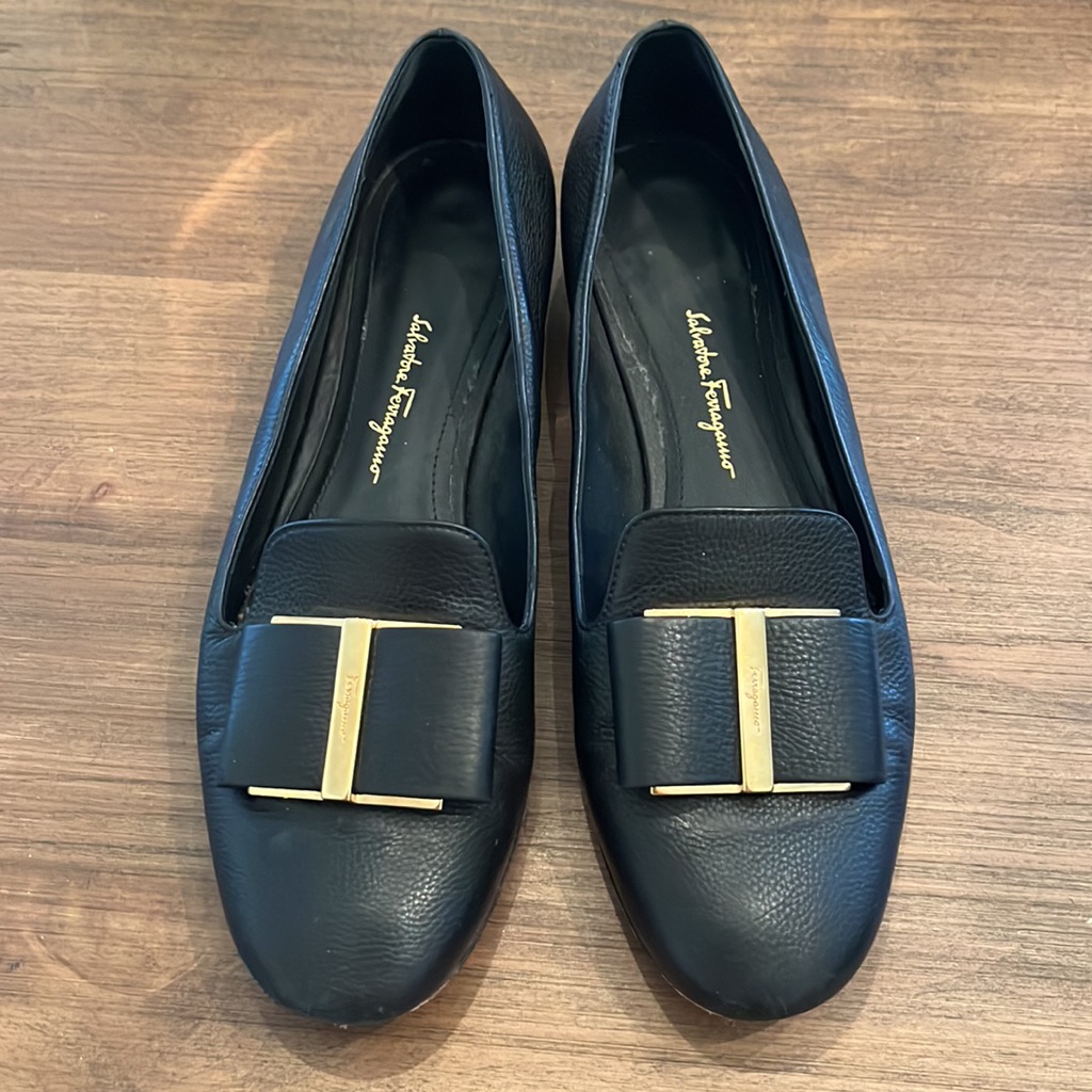 Ferragamo Size 6 Black Leather Ballet Flat